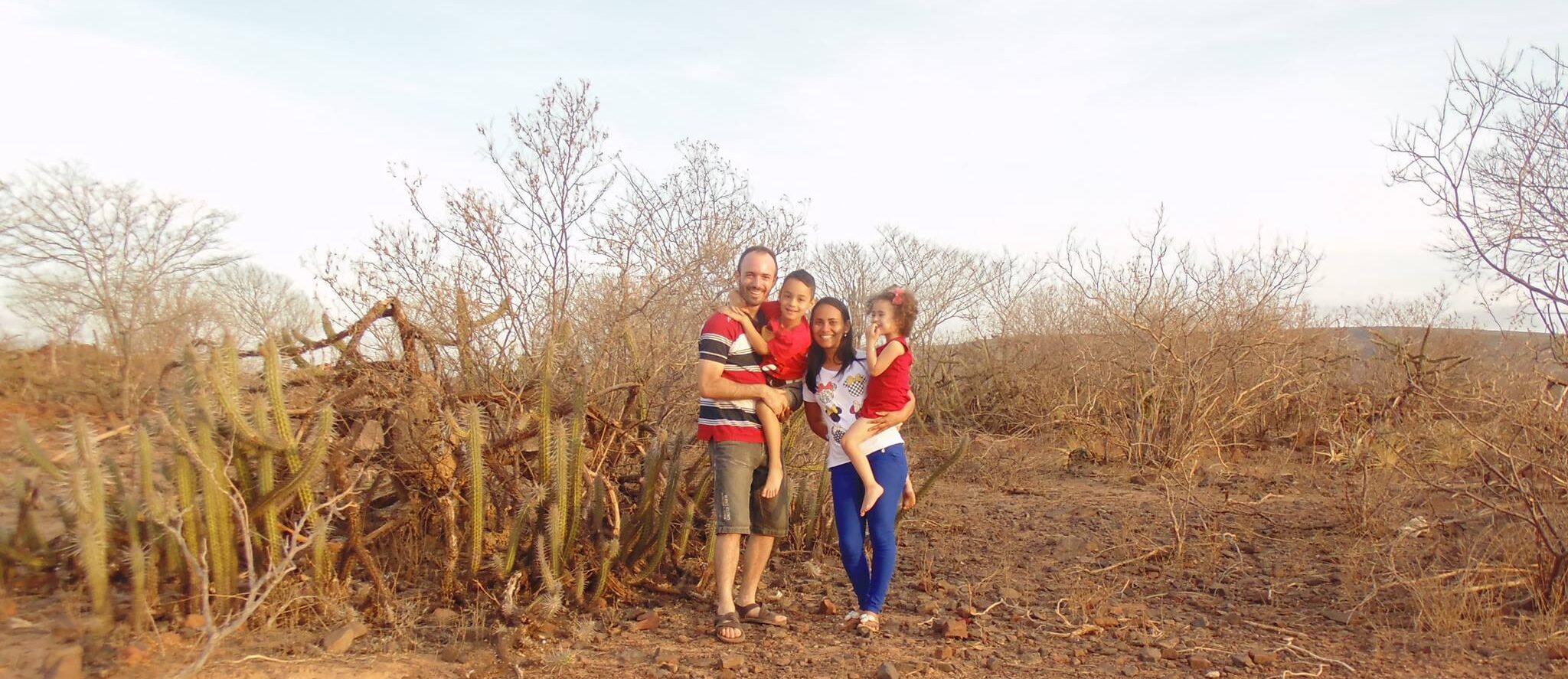 Pastor Jader Medeiros e família no sertão